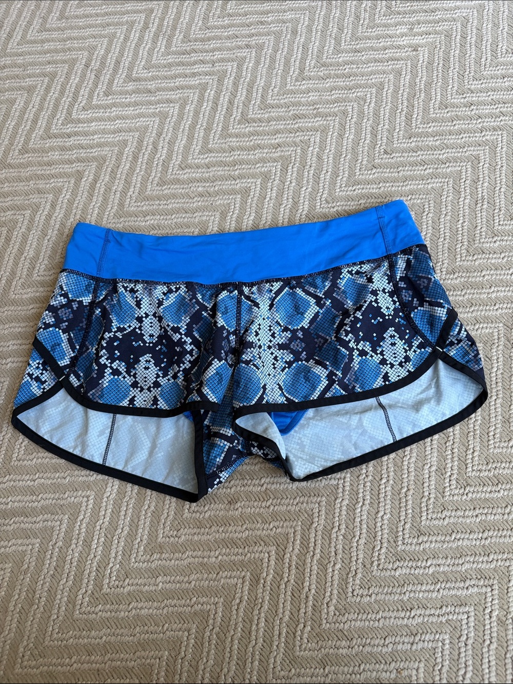 Lululemon size 10 speed shorts